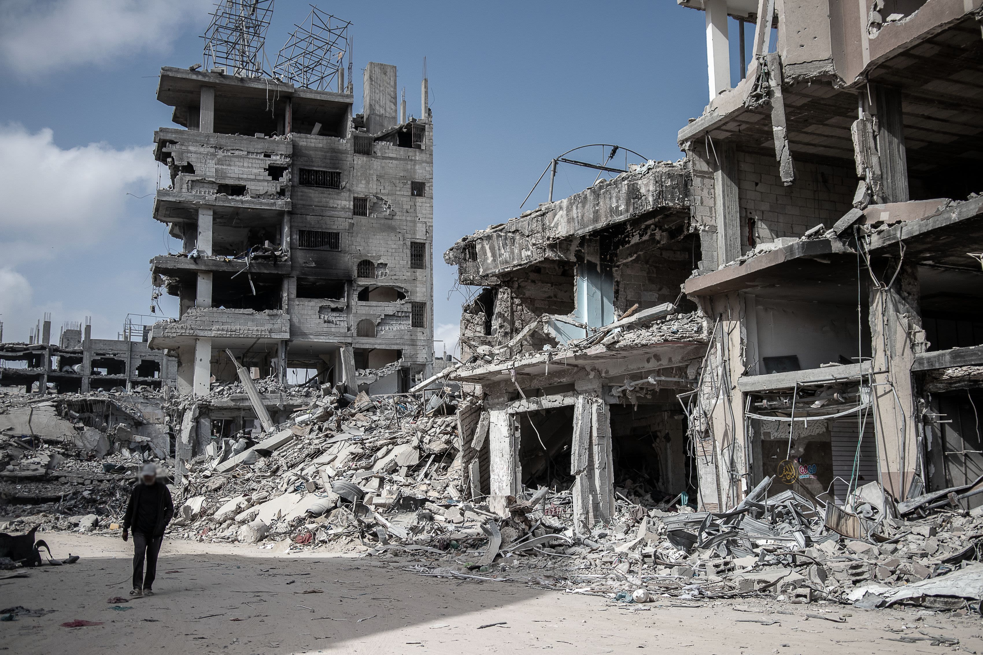 Destruction in Khan Younis, Gaza. Sacha Myers / Save the Children